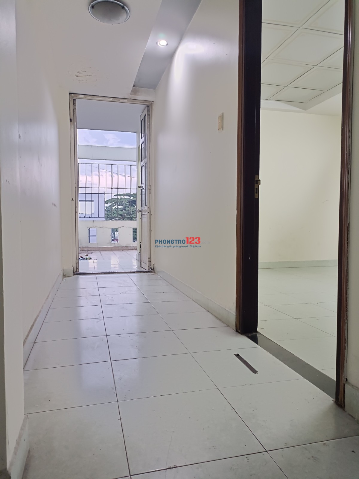 Phòng Trọ Cực Rộng 42m2, Ban Công Lớn, Đông Hưng Thuận, Quận 12