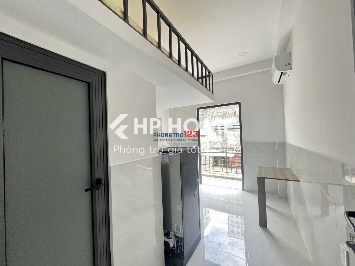 Duplex full nội thất ban công, cửa sổ ngay Đầm Sen