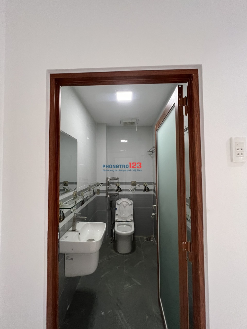 Còn duy nhất 1 phòng trống 35m2 cho thuê tại đường 11, Linh Xuân, gần Đại học Ngân Hàng, Kinh Tế Luật, ĐHQG