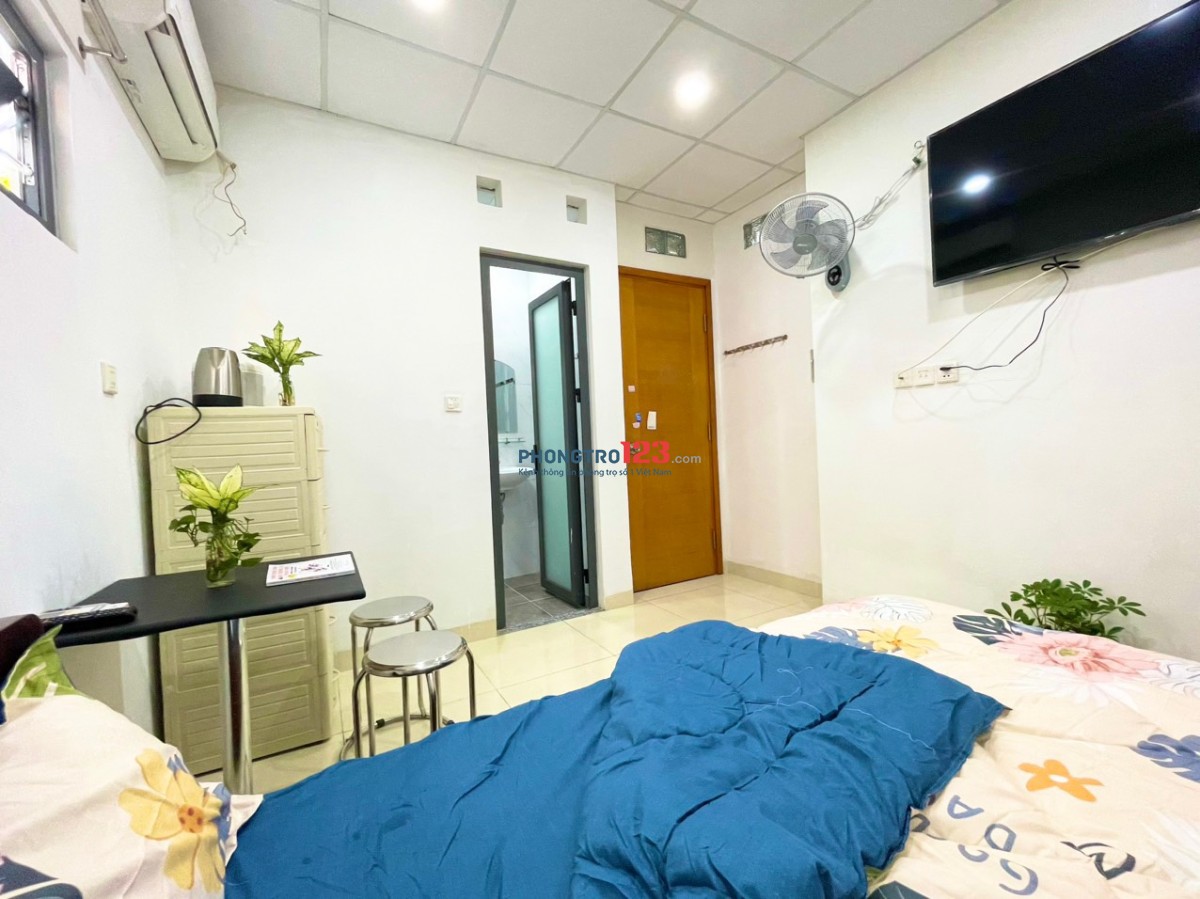 Phòng trọ giá rẻ có thang máy đầy đủ nội thất