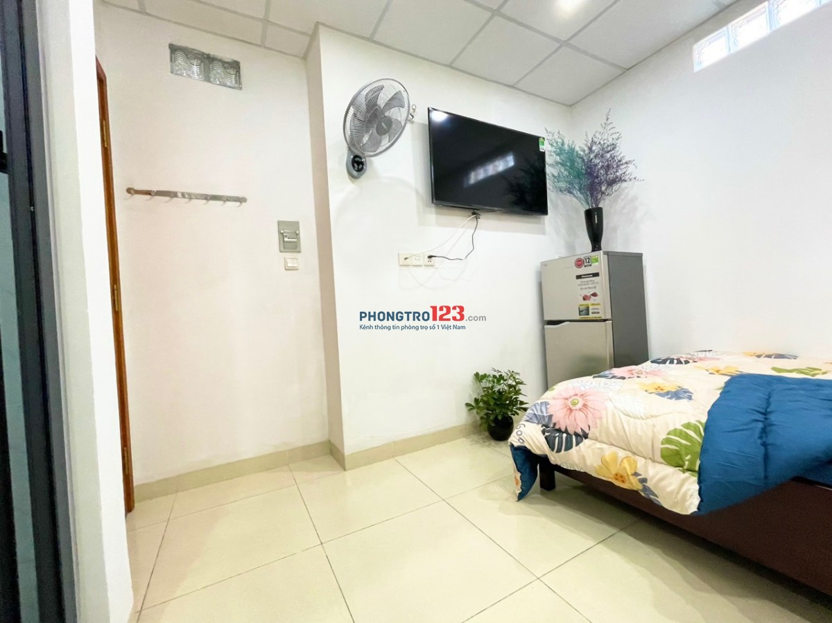 Phòng trọ giá rẻ có thang máy đầy đủ nội thất