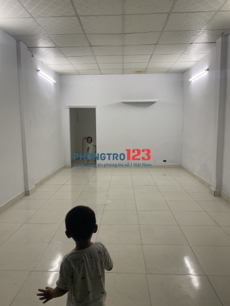 Cho thuê mặt bằng sát chợ Phạm Văn Hai