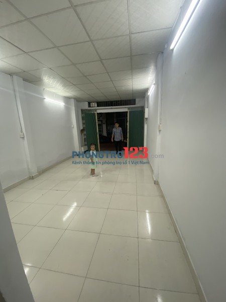 Cho thuê mặt bằng sát chợ Phạm Văn Hai