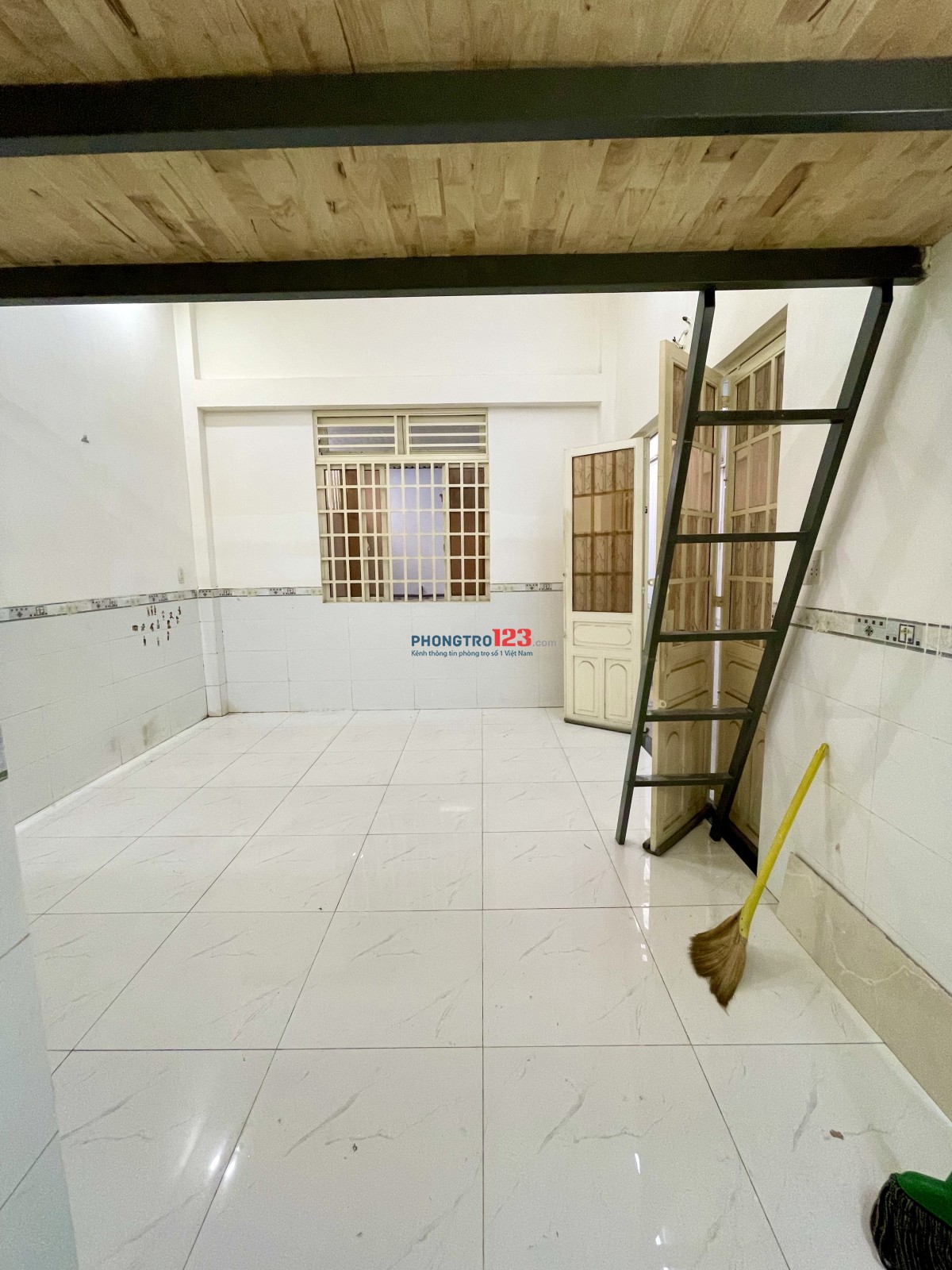 Phòng có gác,cửa sổ thoáng mát 30m2
