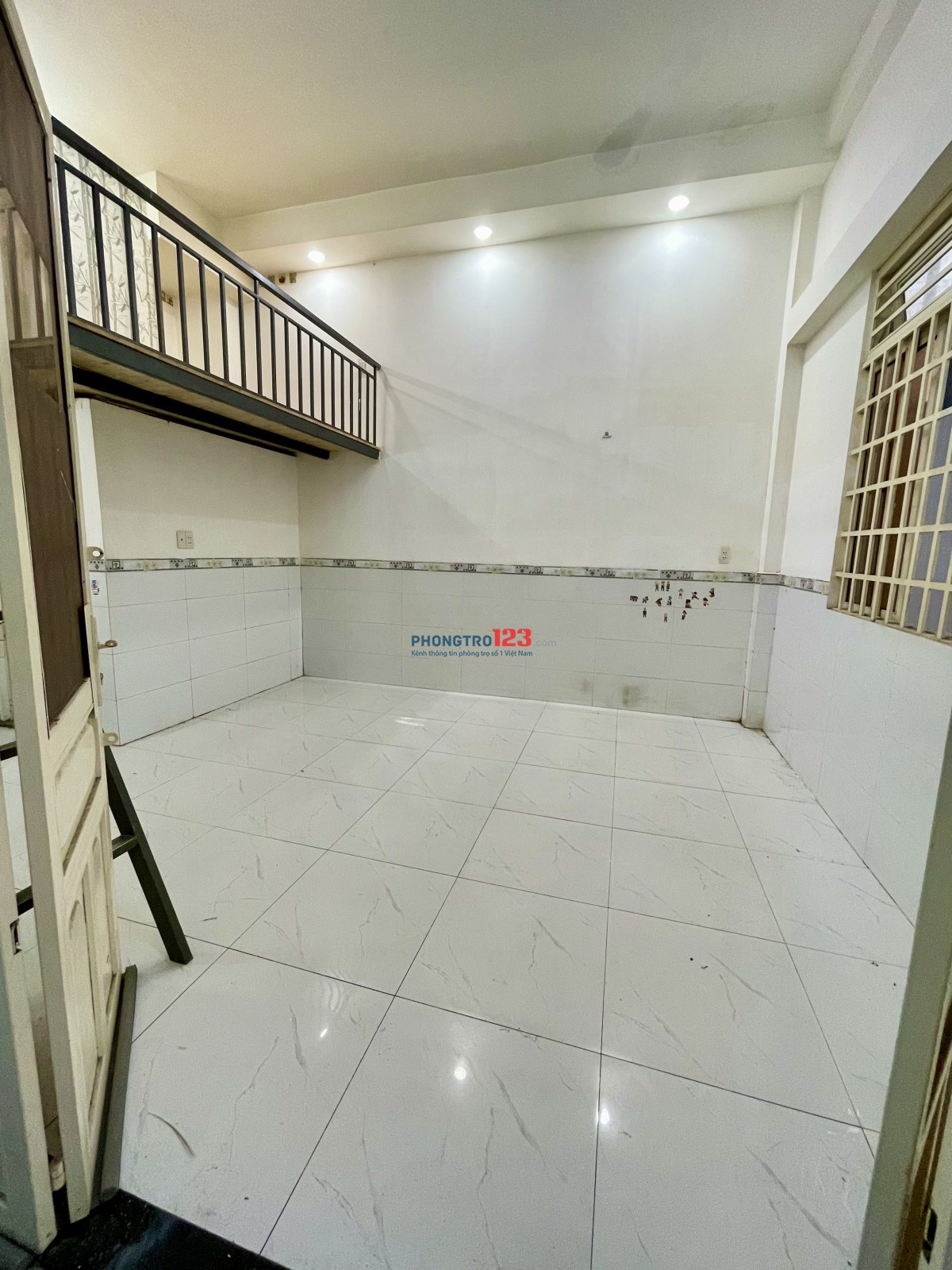 Phòng có gác,cửa sổ thoáng mát 30m2