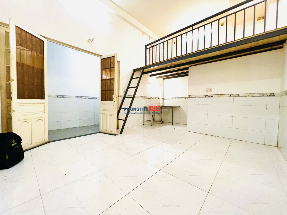 Phòng có gác,cửa sổ thoáng mát 30m2