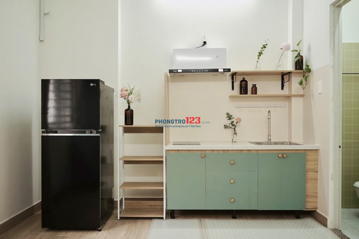 Cho Thuê Căn Hộ Studio Full Nội Thất Cao Cấp Mới 100% Ngay Hoàng Hoa Thám Phường 13 Tân Bình.