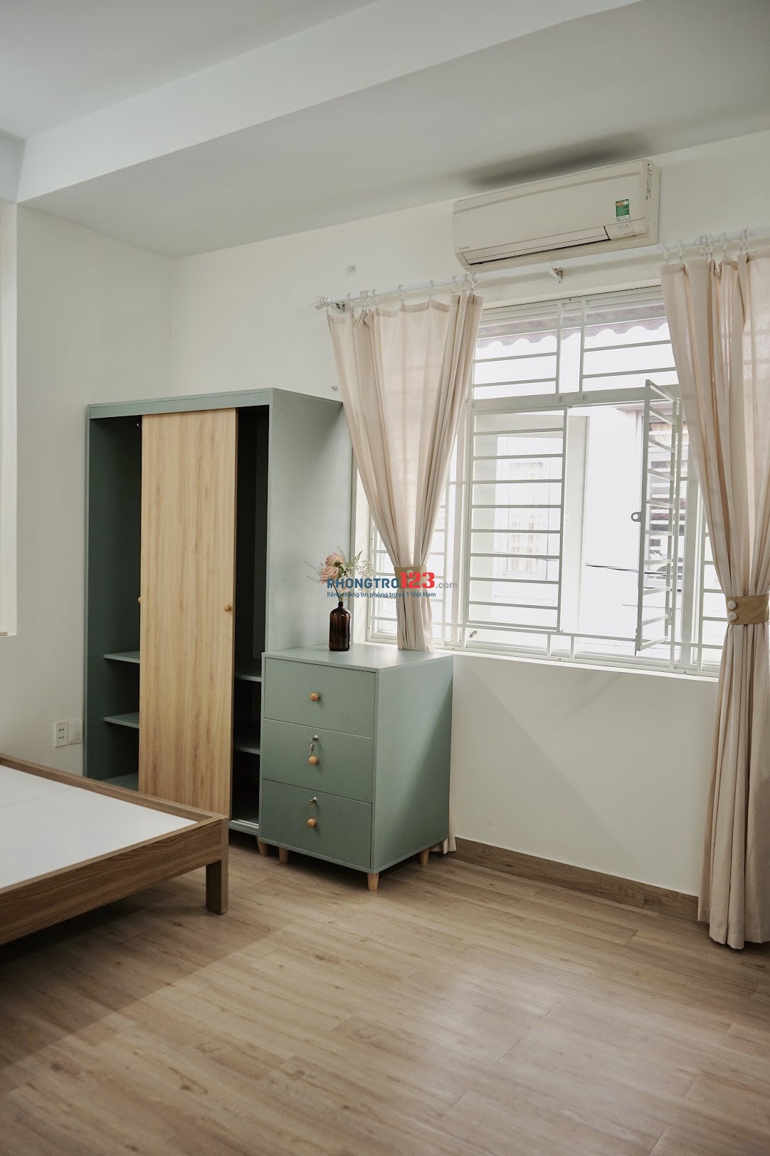 Cho Thuê Căn Hộ Studio Full Nội Thất Cao Cấp Mới 100% Ngay Hoàng Hoa Thám Phường 13 Tân Bình.