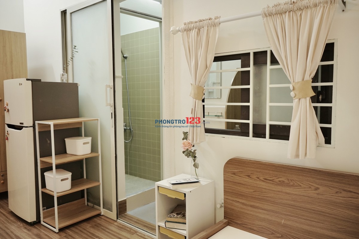 Cho Thuê Căn Hộ Studio Full Nội Thất Cao Cấp Mới 100% Ngay Hoàng Hoa Thám Phường 13 Tân Bình.
