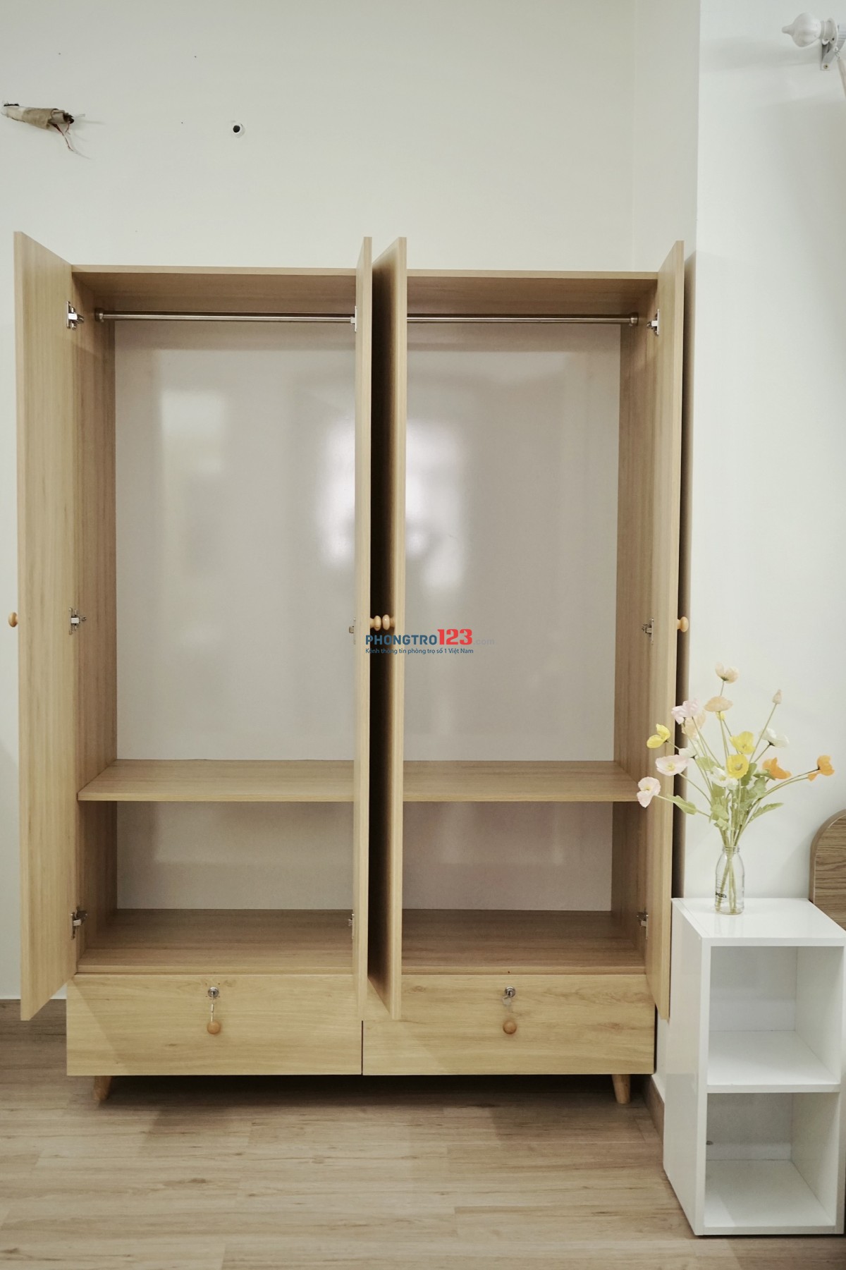 Cho Thuê Căn Hộ Studio Full Nội Thất Cao Cấp Mới 100% Ngay Hoàng Hoa Thám Phường 13 Tân Bình.