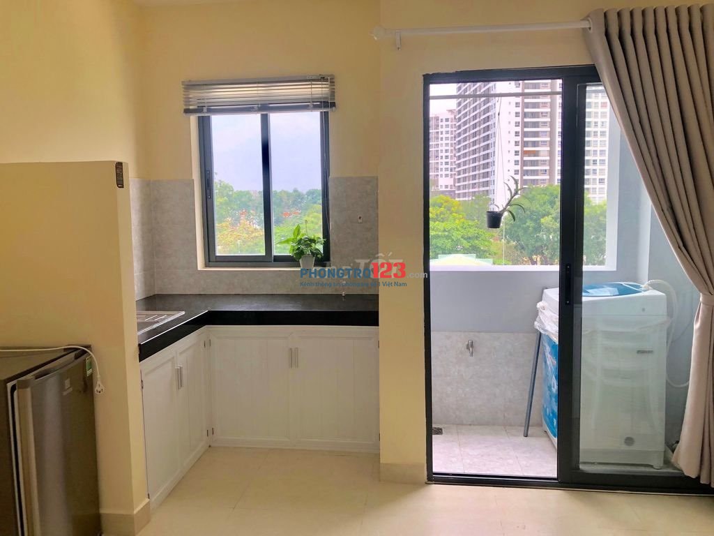 Ban công Máy Giặt Riêng Ngay Yên Thế P2 Tân Bình Kế Sân bay Tân sơn Nhất
