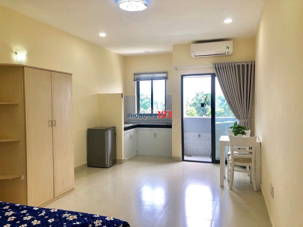 Ban công Máy Giặt Riêng Ngay Yên Thế P2 Tân Bình Kế Sân bay Tân sơn Nhất