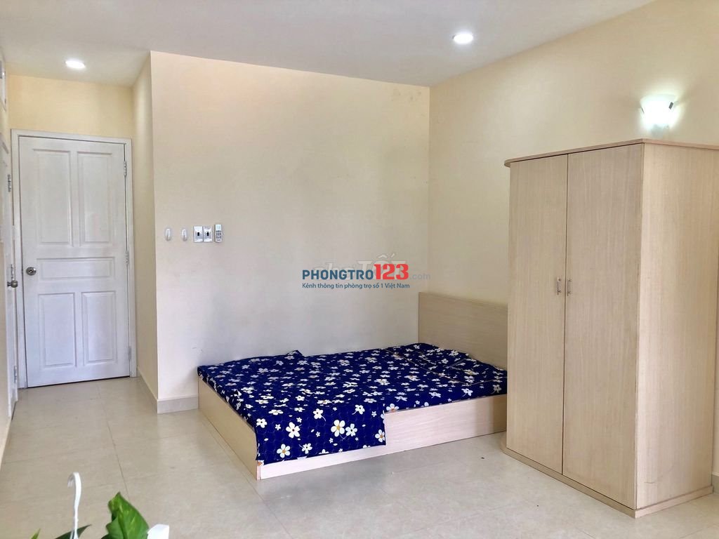 Ban công Máy Giặt Riêng Ngay Yên Thế P2 Tân Bình Kế Sân bay Tân sơn Nhất