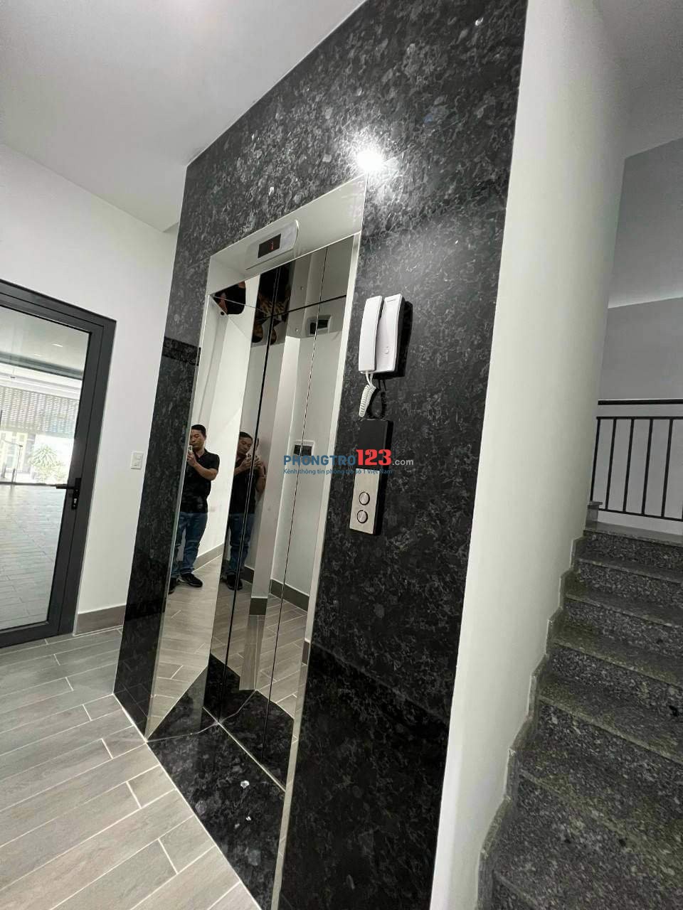 Phòng ban công tách bếp, full nội thất đường Cù Chính Lan, P13, Tân Bình
