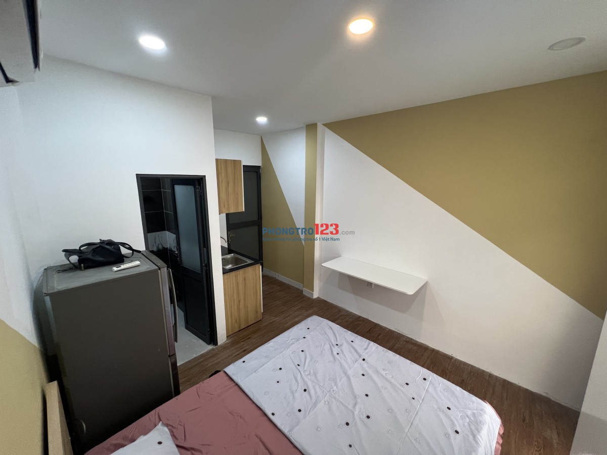 Mới Xây Xong, phòng 100% mới đẹp, Âu Cơ sát đường Trường Chinh, CH