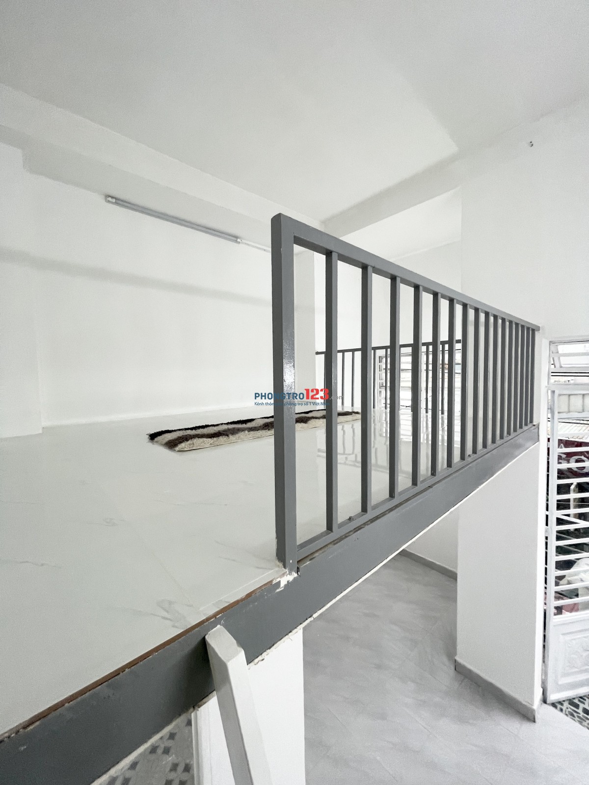 Phòng trọ có gác máy lạnh cửa sổ đón nắng 3tr gần Cầu Phú Long