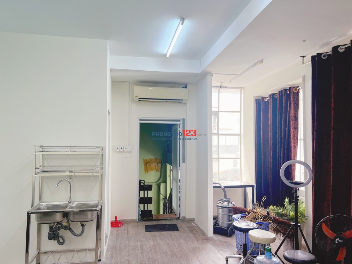 Cho thuê phòng 45m2, có WC riêng, Hoàng Hoa Thám, Tân Bình, giá thuê chỉ 3,5tr/tháng