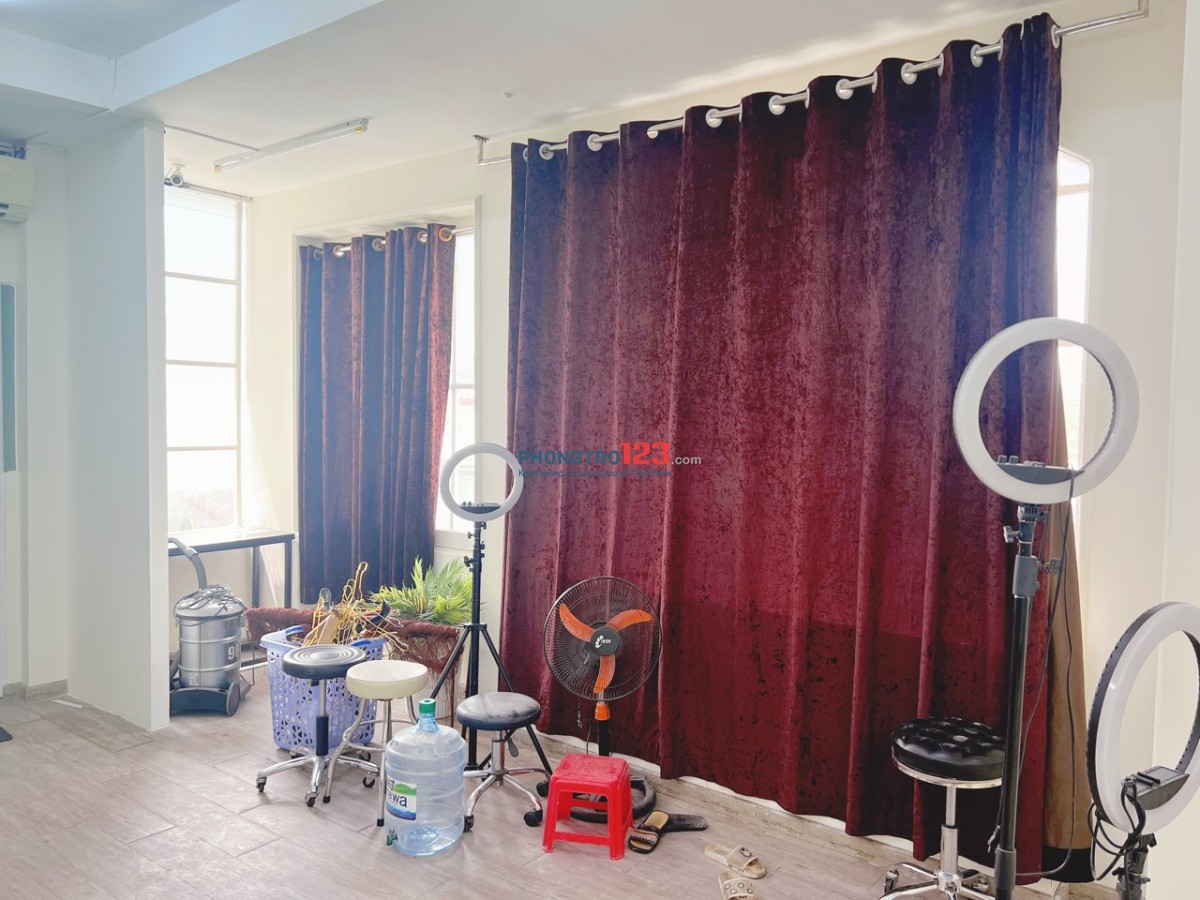 Cho thuê phòng 45m2, có WC riêng, Hoàng Hoa Thám, Tân Bình, giá thuê chỉ 3,5tr/tháng