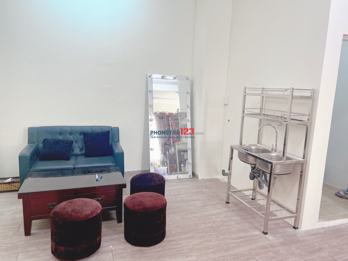 Cho thuê phòng 45m2, có WC riêng, Hoàng Hoa Thám, Tân Bình, giá thuê chỉ 3,5tr/tháng