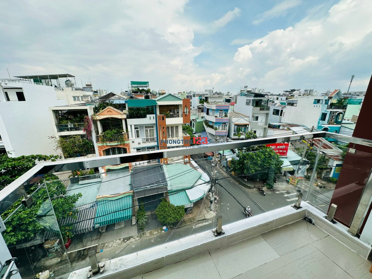 Cho thuê còn đúng 1 căn có Ban công, Máy giặt riêng ngay Lý Chiêu Hoàng giao với Phạm Văn Chí