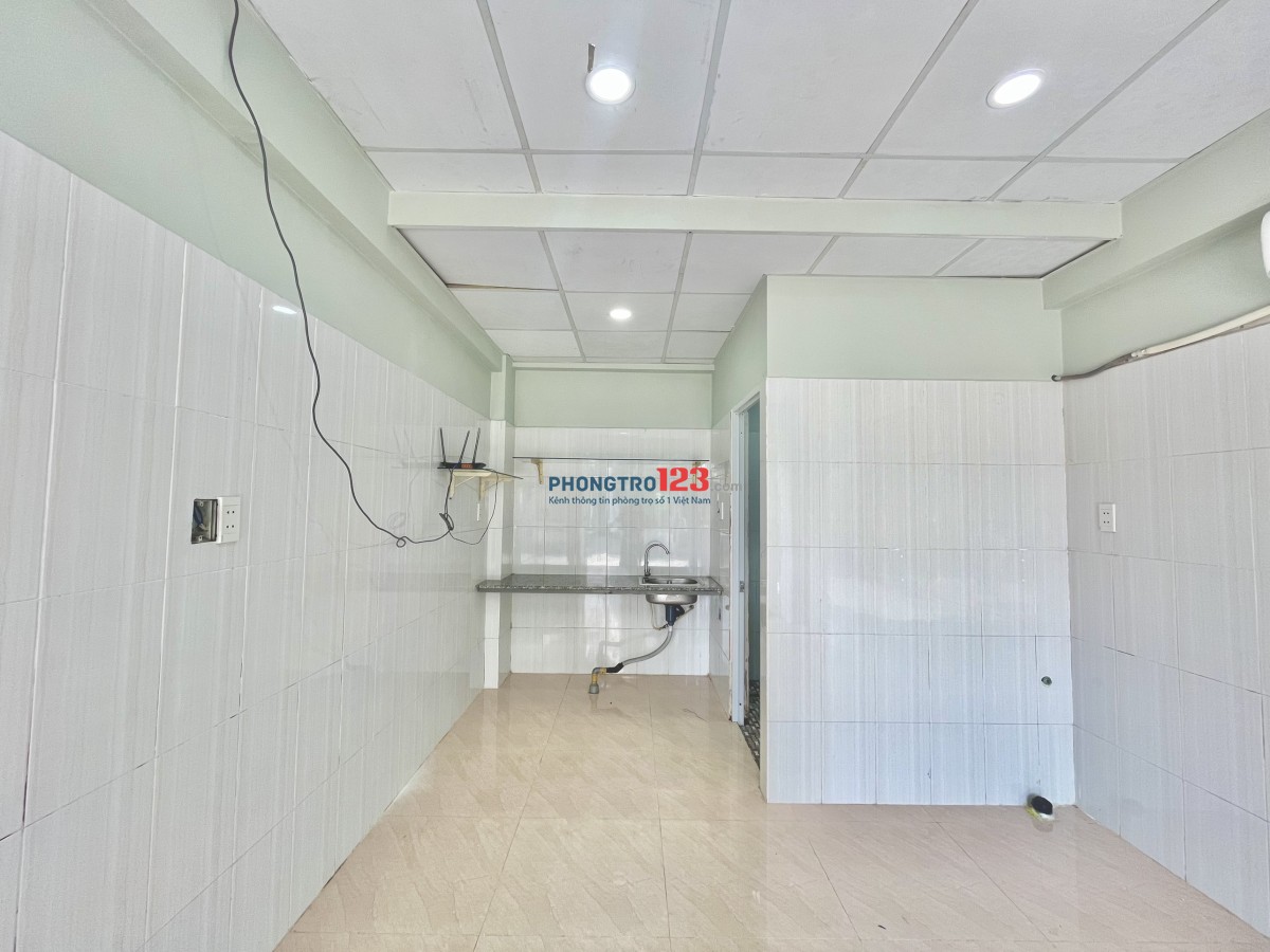Kios mặt tiền hẻm - có ánh sáng mặt trời, yên tĩnh - có máy lạnh ngay đường 7 LINH TRUNG