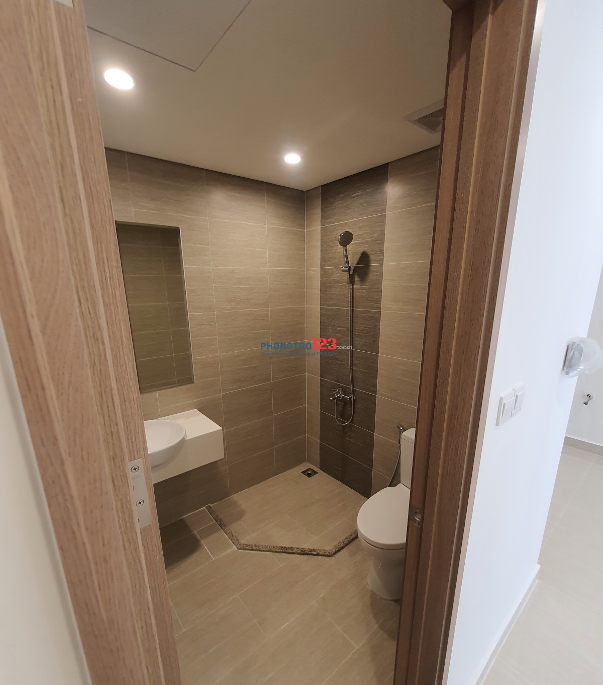 Chính chủ cho thuê căn 2PN 2WC nội thất bếp rèm máy lạnh Vinhome Grand Park Q9