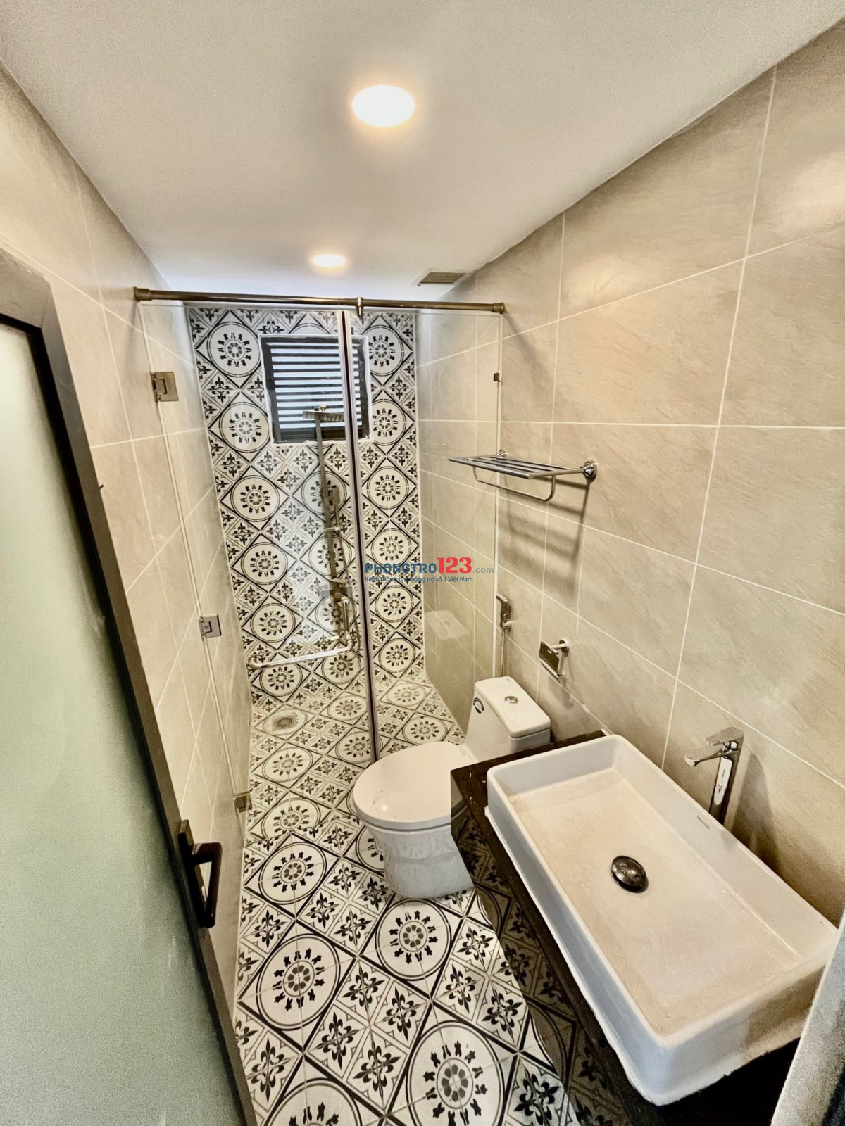 Phòng Ban Công VIEW Siêu Đẹp - Full Nội Thất, Trung Tâm Q.Tân Bình