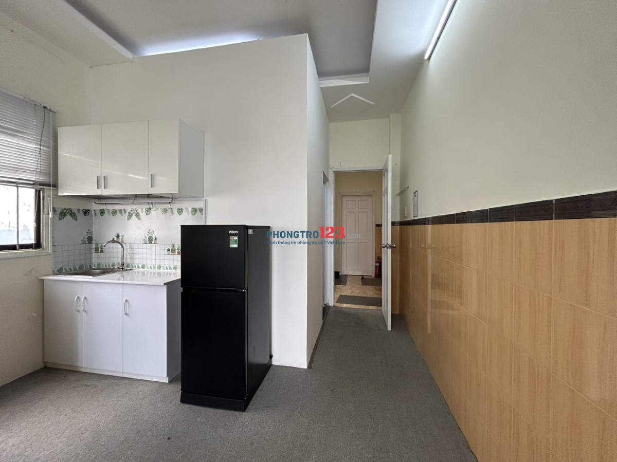 CHDV FULL NT đường hiền vương tân phú 30m2 ban công WC riêng