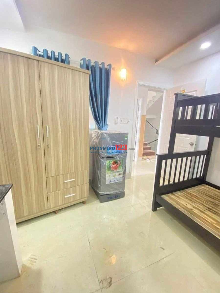 Phòng trọ mới đầy đủ nội thất ngay Lê Văn Việt cổng vân tay có thang máy Free xe