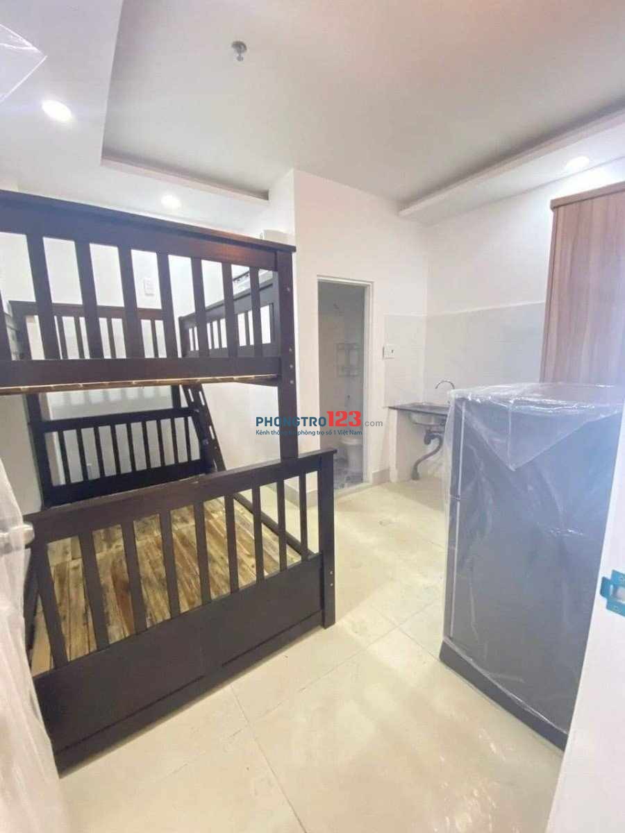 Phòng trọ mới đầy đủ nội thất ngay Lê Văn Việt cổng vân tay có thang máy Free xe
