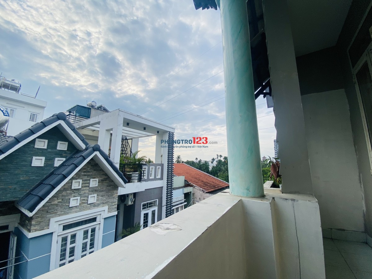 Phòng balcon đầu đường Linh Đông cách Phạm Văn Đồng 100m