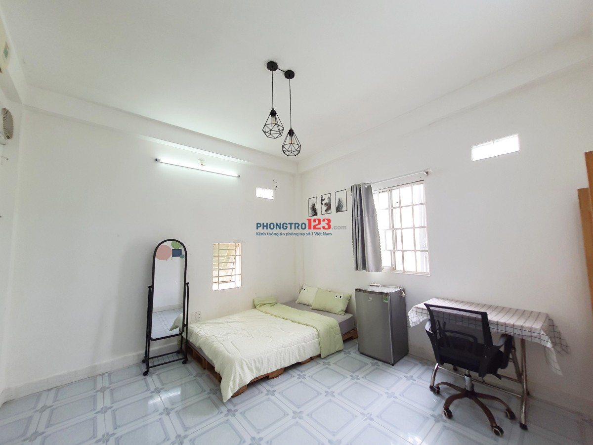 Căn hộ studio full nội thất, an ninh tốt, gần ngã 4 Hàng Xanh