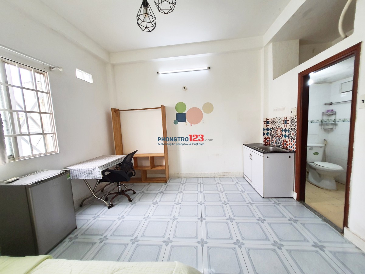 Căn hộ studio full nội thất, an ninh tốt, gần ngã 4 Hàng Xanh