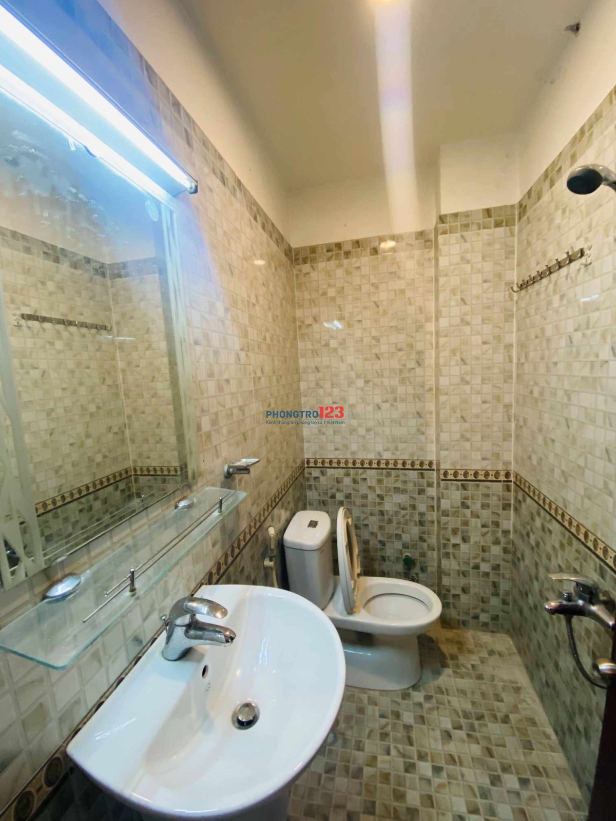 Cho thuê phòng tầng trệt tiện nghi đối diện Vinhome Landmark