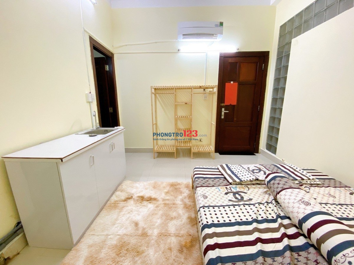 Phòng trống nội thất giá rẻ, giờ tự do ngay trung tâm quận 10, đường Lê Hồng Phong