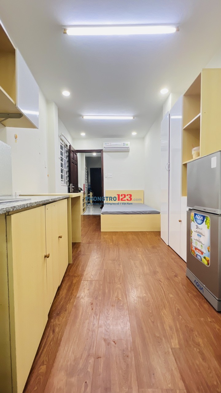 Phòng studio full nội thất, có bếp, nhà vệ sinh riêng ngay CMT8, Tân Bình