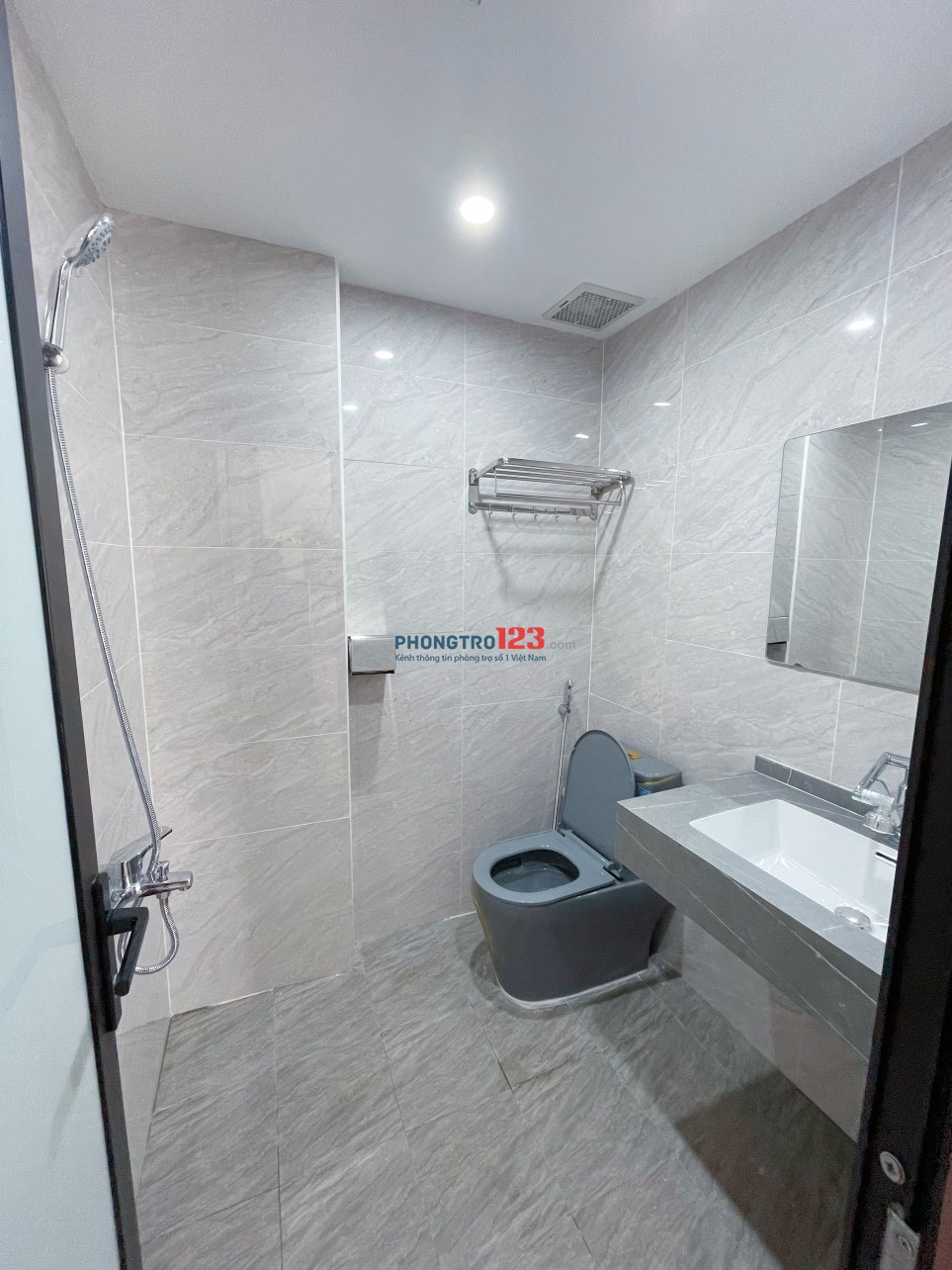 CCMN 30m2 full đồ, thang máy vào ở luôn