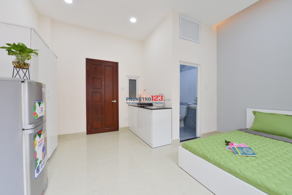 Studio - Ban Công - Full Nội Thất Rộng 25m2 - Ngay Etown Cộng Hoà