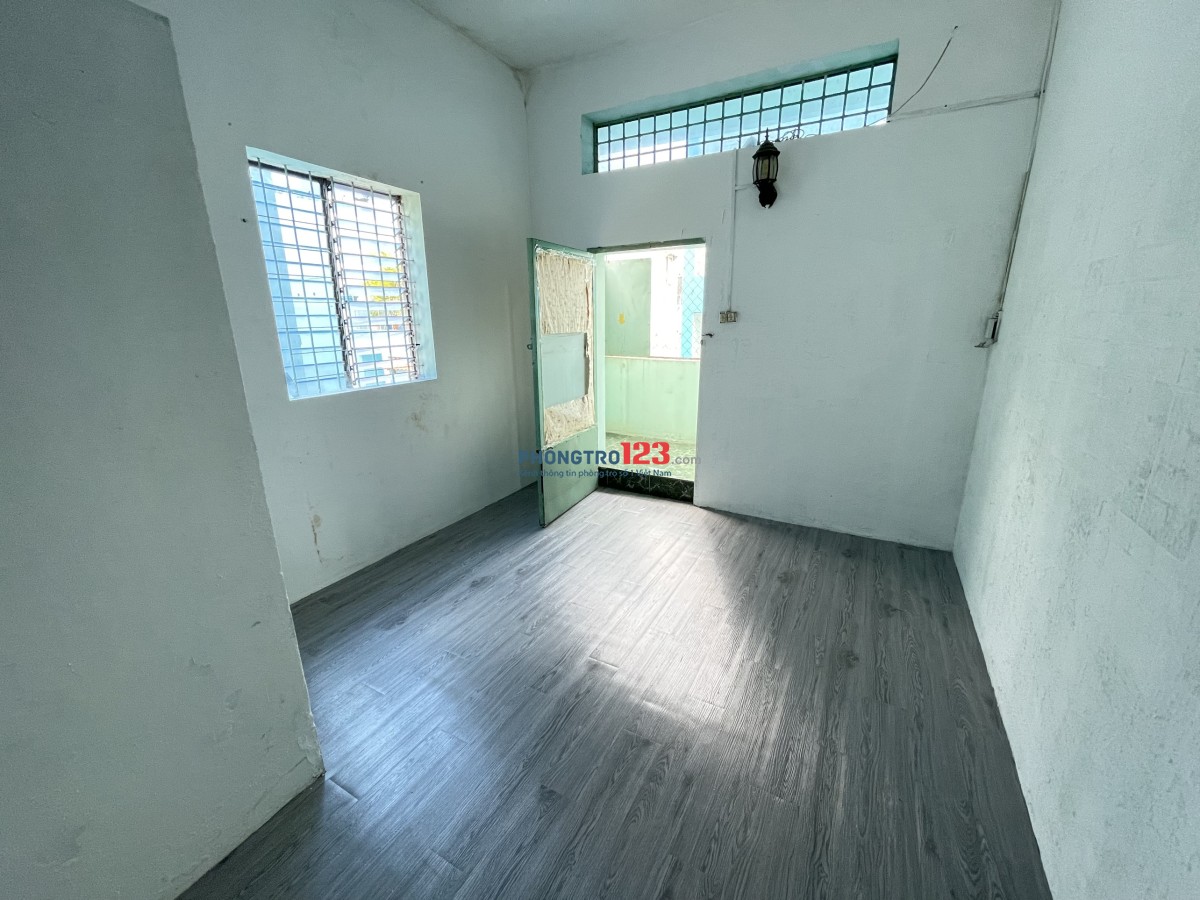 Phòng Rộng Thoáng Mát Khu Tên Lửa