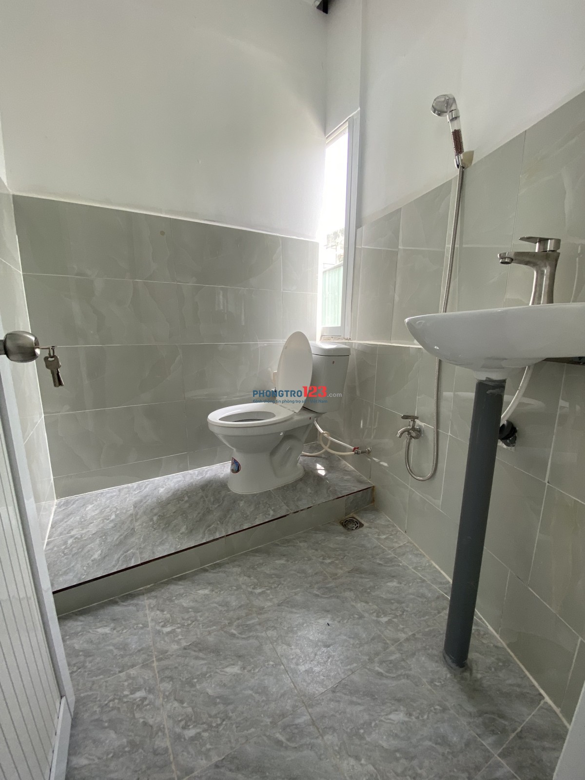 Phòng 25m2 3tr5 cửa sổ thoáng hẻm 76/48A Phan Tây Hồ giáp PXLong