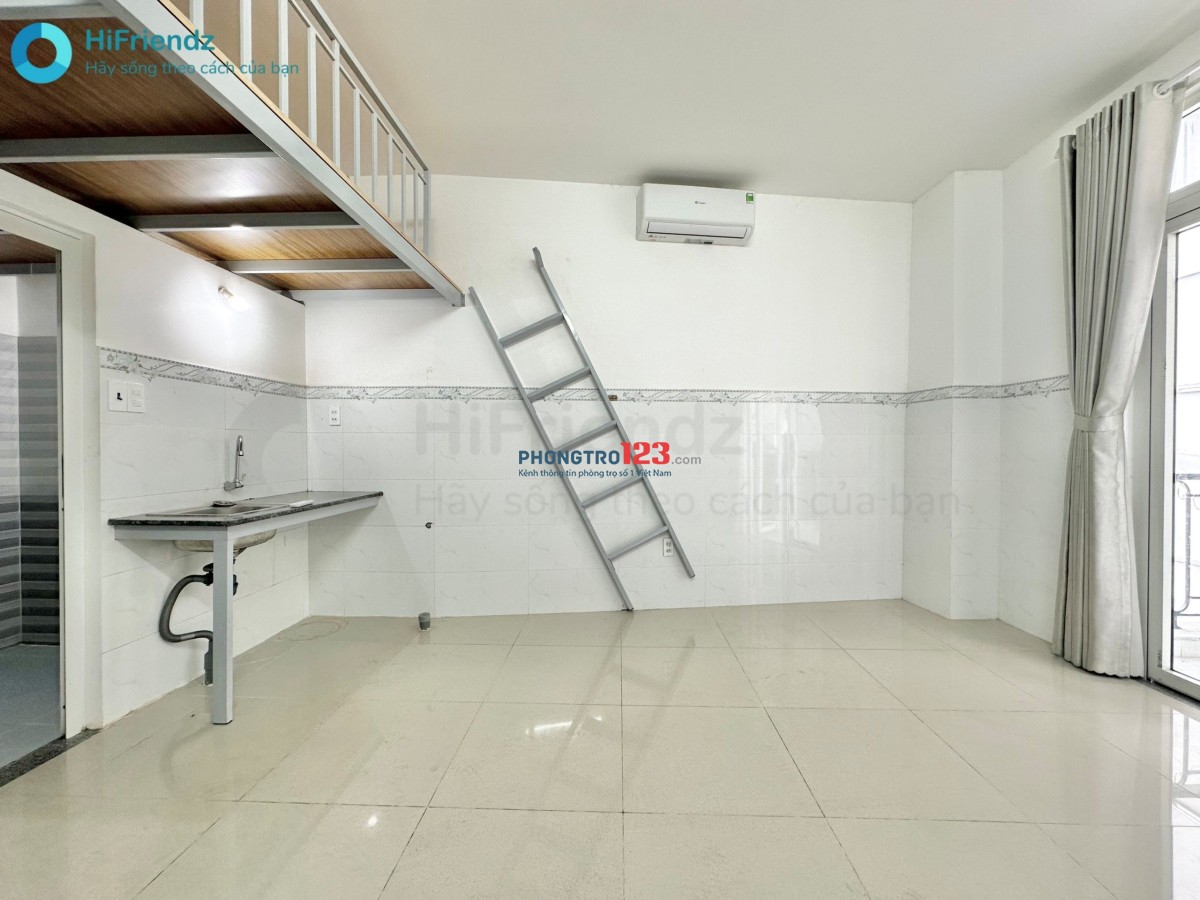 Trống sẵn phòng duplex có ban công ngay xa lộ Hà Nội