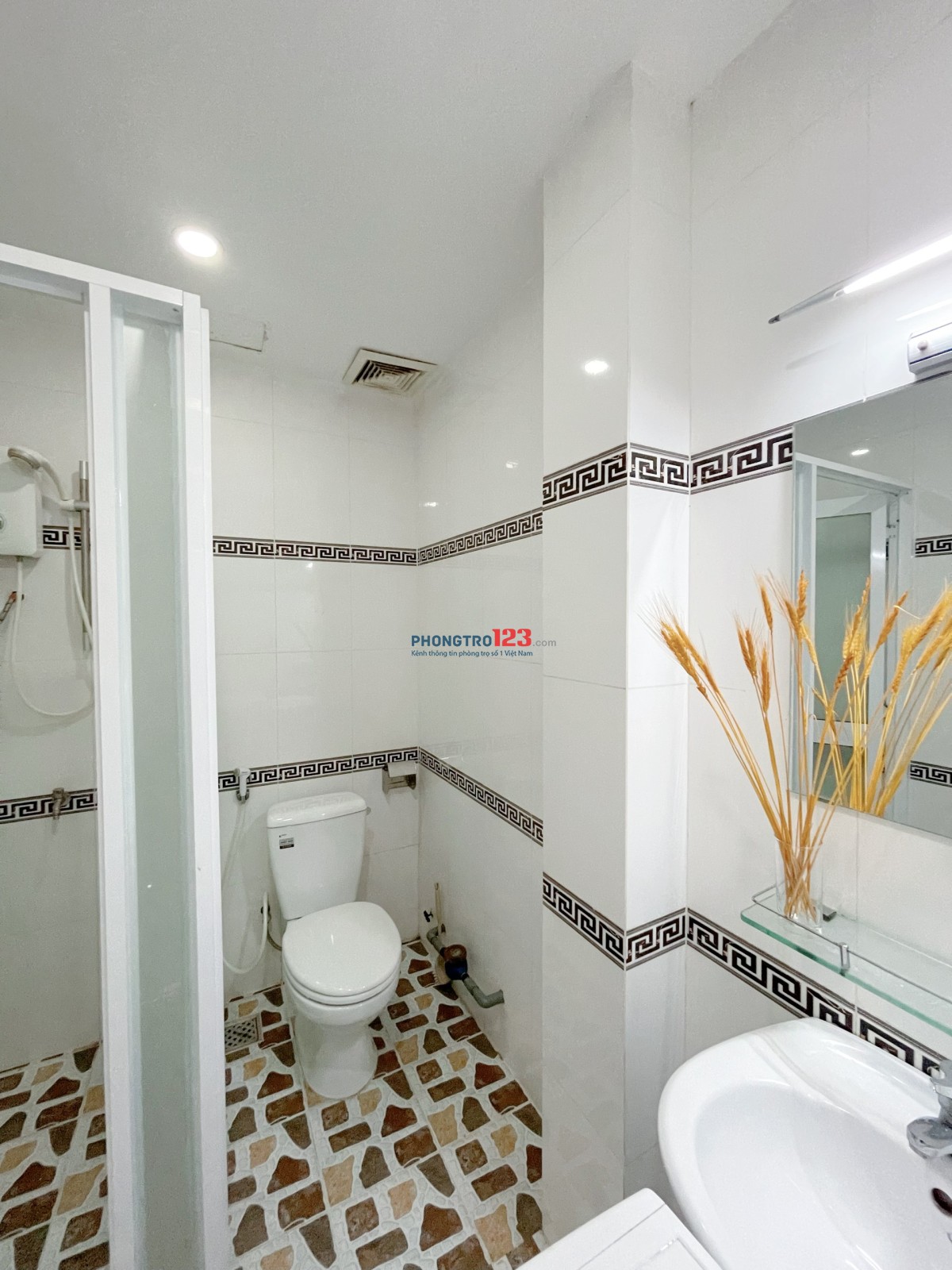 Căn Hộ Ban Công 35m2 Full Nội Thất Máy Giặt Riêng Lê Văn Sỹ Q3