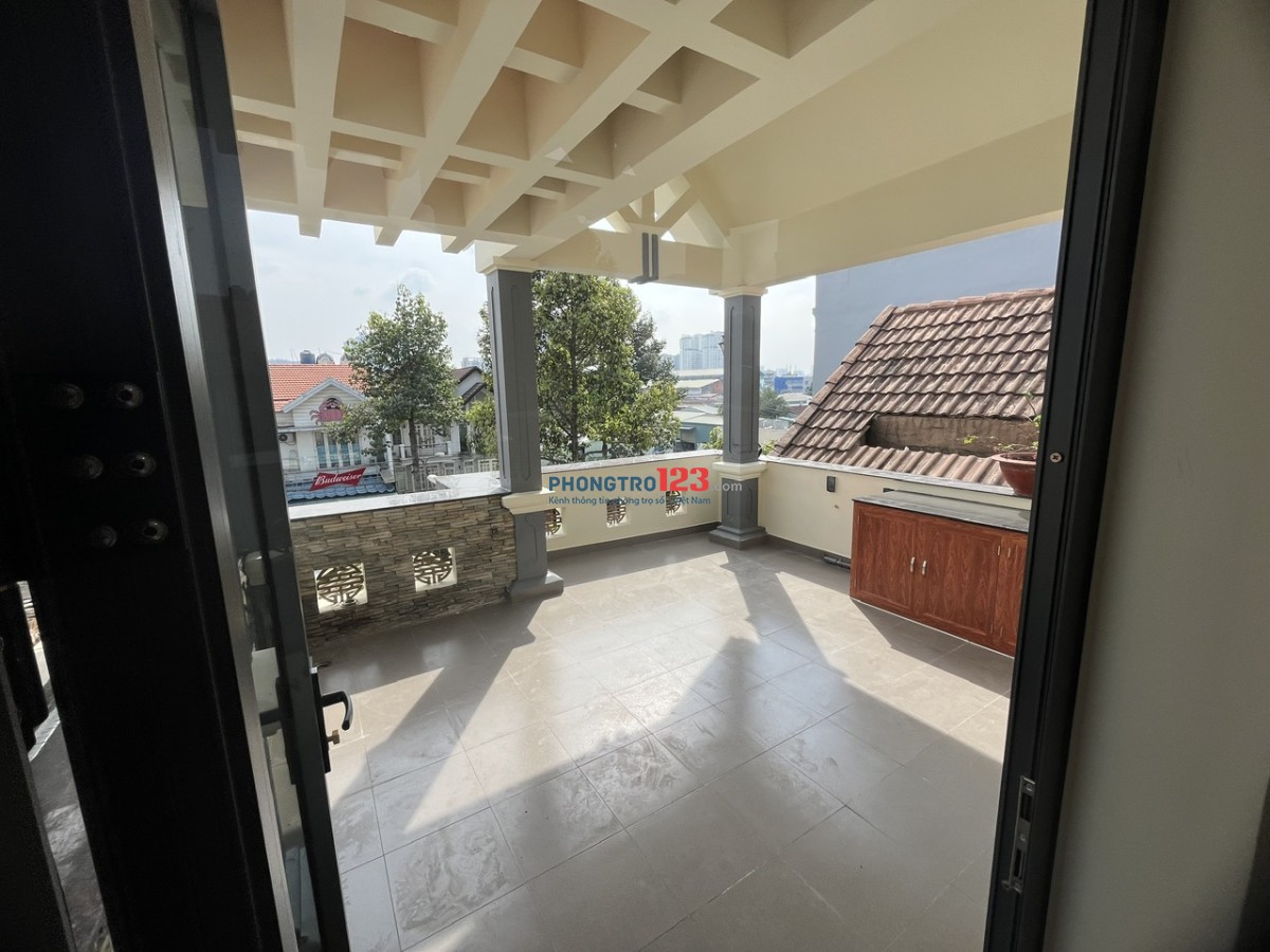 Căn hộ full nội thất, cửa sổ thoáng, bếp có hút mùi (không sợ ám mùi)