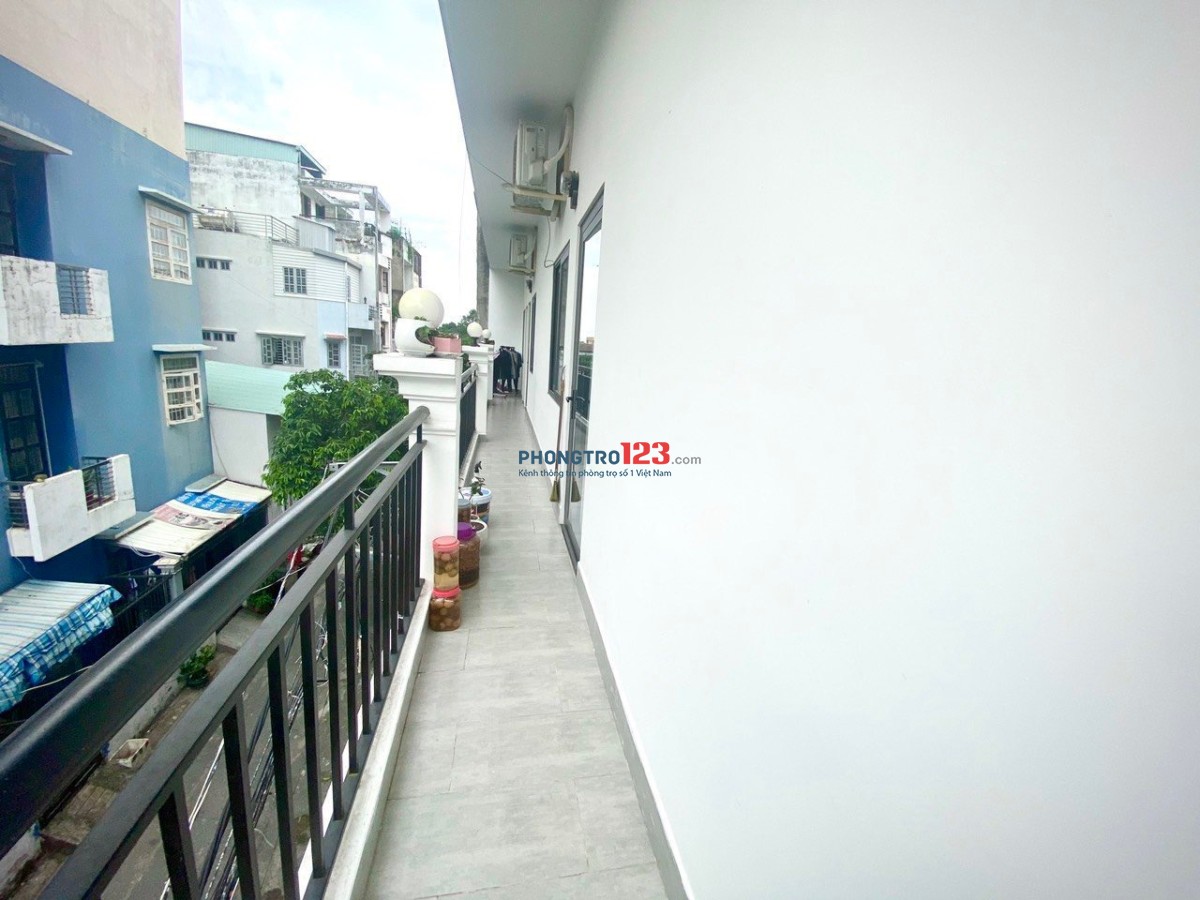 Cho thuê phòng dạng duplex full nội thất có ban công thoáng nằm ngay cầu Hoàng Hoa Thám, quận Tân Bình