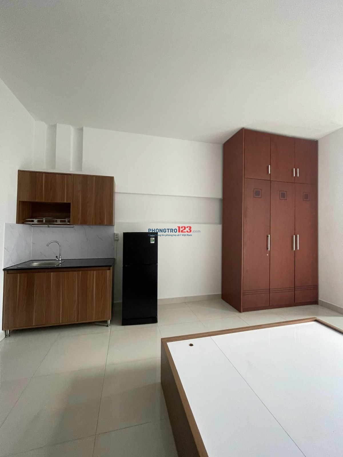 Cho thuê căn hộ dịch vụ có ban công, máy giặt riêng, 32m2, 7tr5 tại đường Điện Biên Phủ, quận 10
