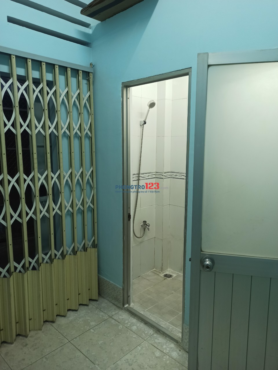 Cho thuê phòng trọ 42m2, mặt tiền số 95, Lê Văn Linh, Quận 4