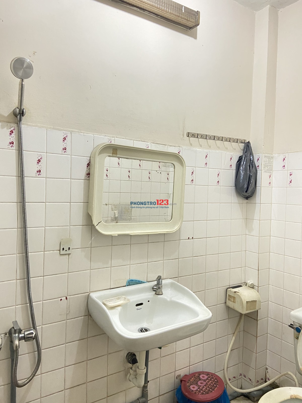 Trống 1 phòng trọ 15m2 mặt tiền Quận 4