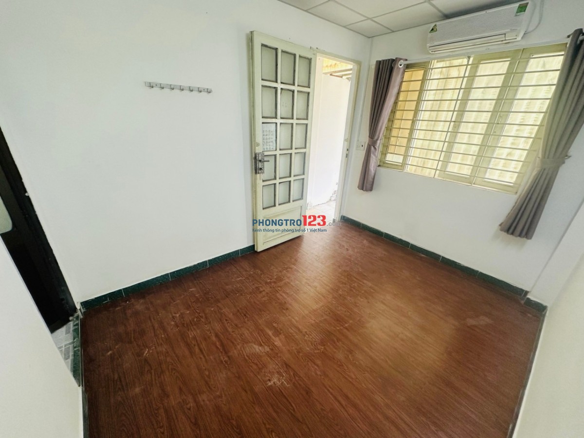 Studio ban công chung ngay cửa (phòng 301)