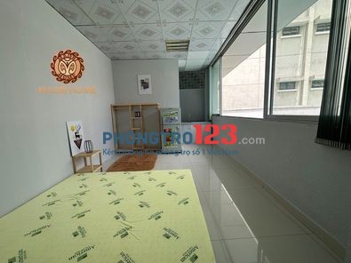 Cho thuê phòng trọ đủ nội thất, cửa kính to, có WC riêng đường Nguyễn Văn Đừng, Quận 5