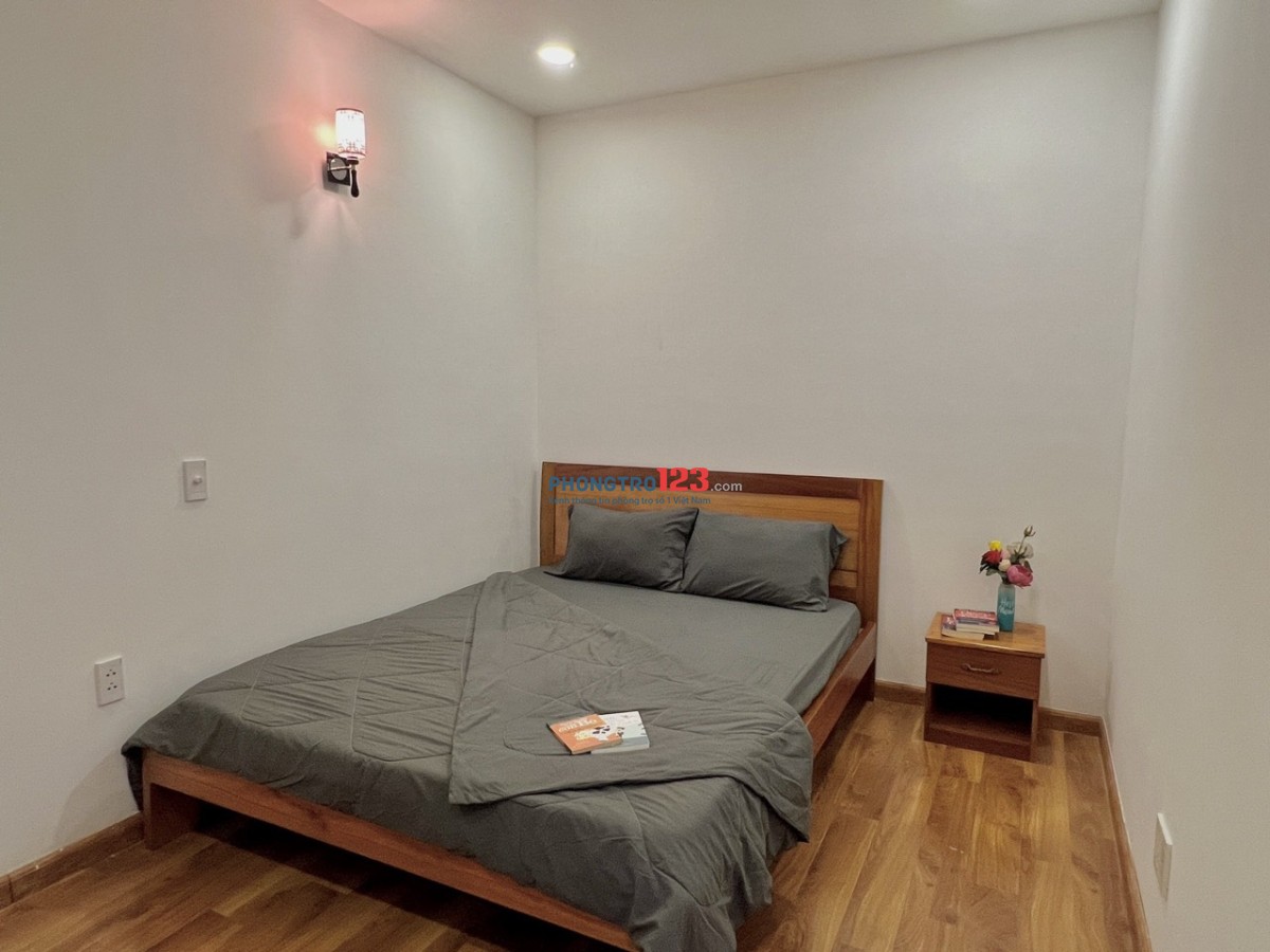 Căn Hộ dịch vụ 2 PN full nội thất ngay tại Tân Bình ( gần sân bay)